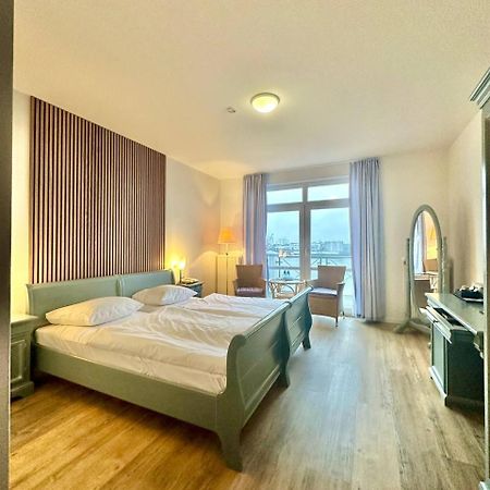 Gaestehaus Weserblick Am Weser-Sandstrand Berne Exteriör bild