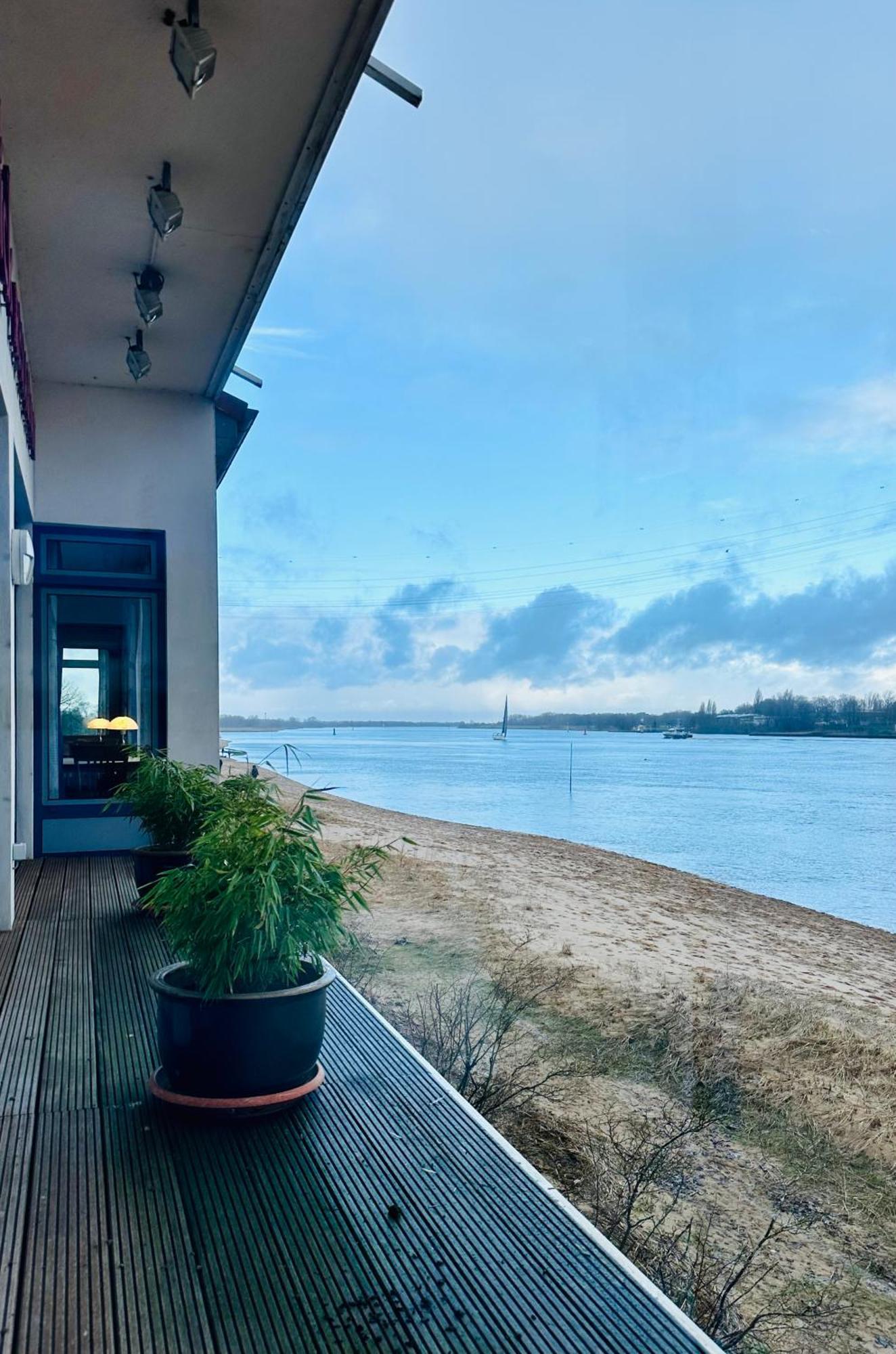 Gaestehaus Weserblick Am Weser-Sandstrand Berne Exteriör bild