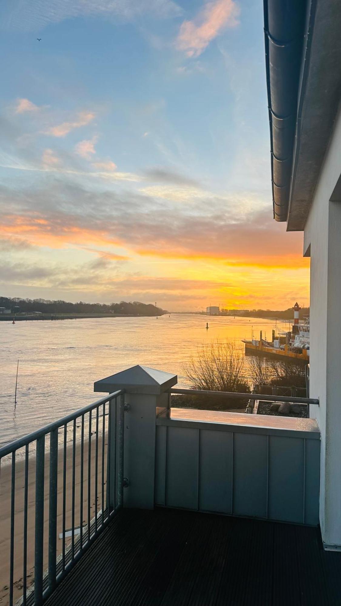 Gaestehaus Weserblick Am Weser-Sandstrand Berne Exteriör bild