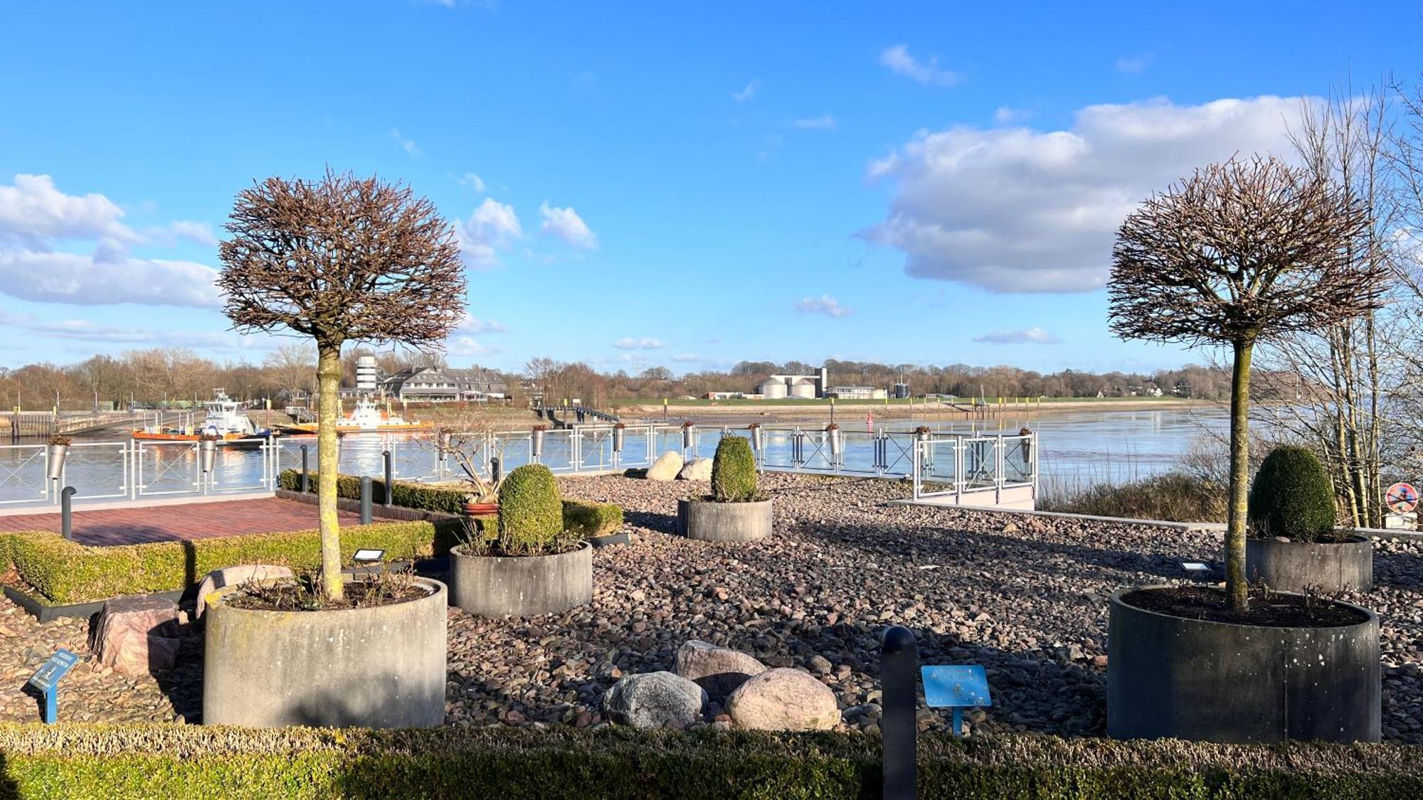 Gaestehaus Weserblick Am Weser-Sandstrand Berne Exteriör bild