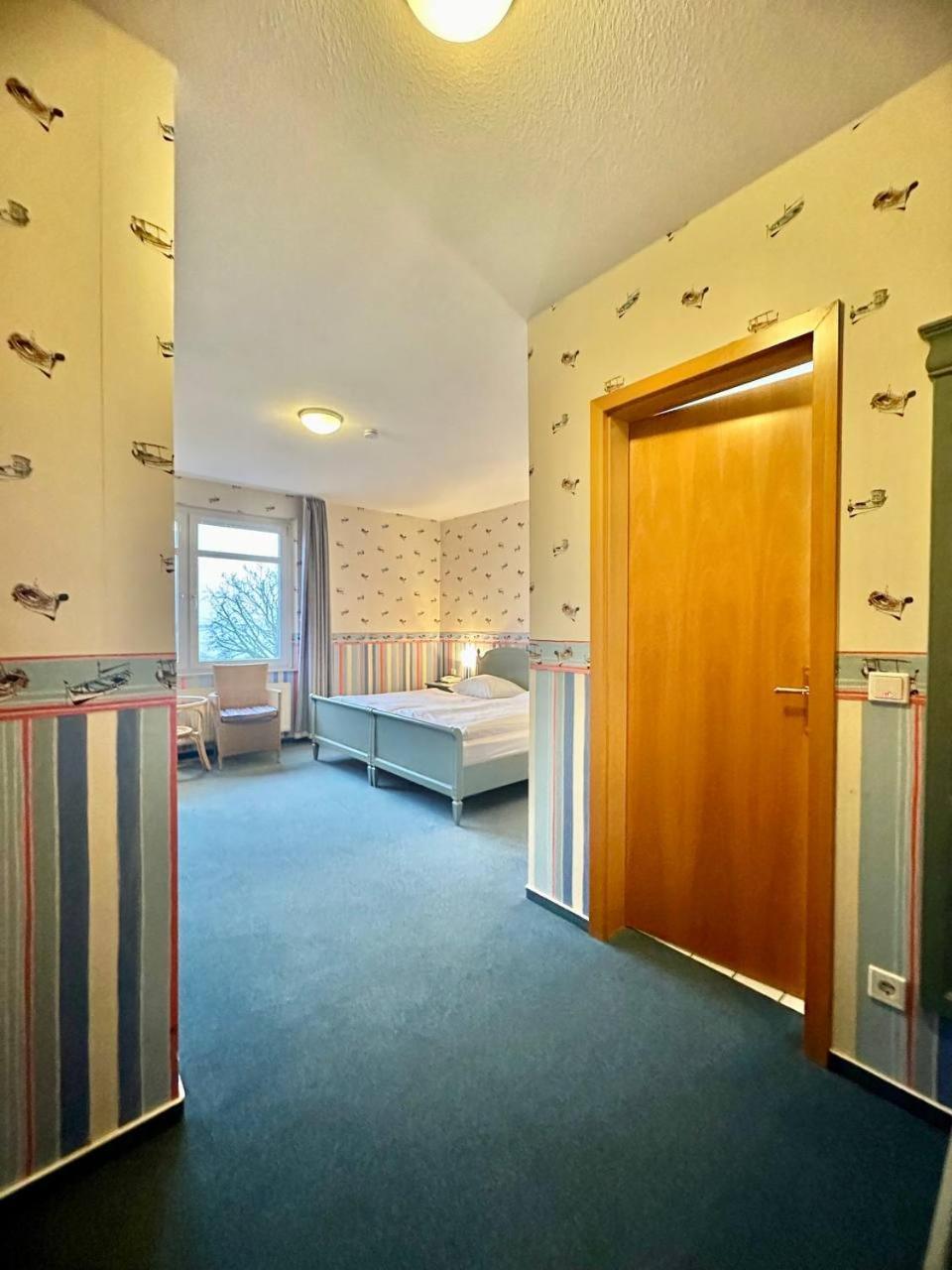 Gaestehaus Weserblick Am Weser-Sandstrand Berne Exteriör bild