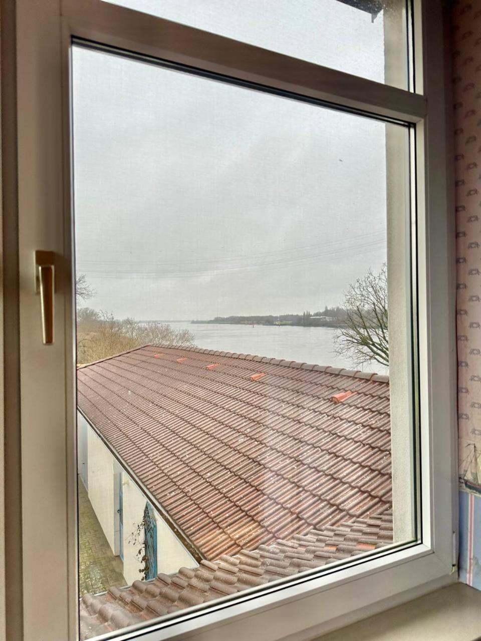 Gaestehaus Weserblick Am Weser-Sandstrand Berne Exteriör bild