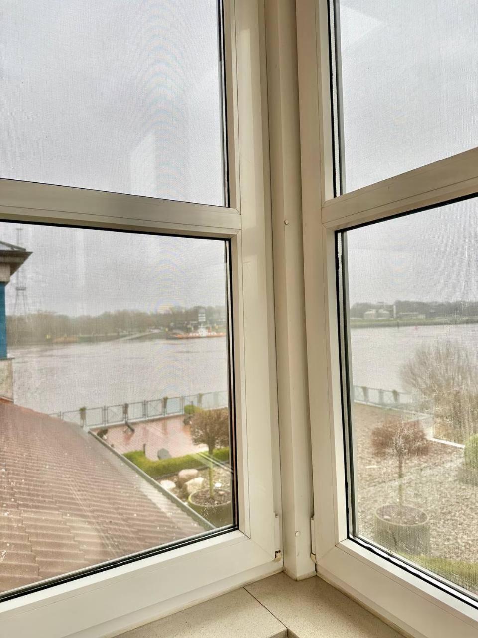 Gaestehaus Weserblick Am Weser-Sandstrand Berne Exteriör bild