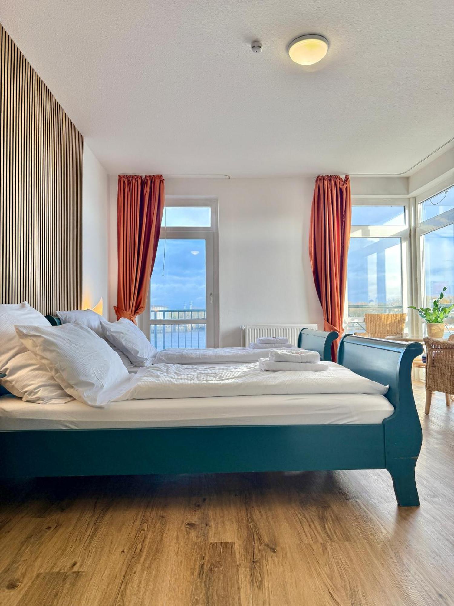 Gaestehaus Weserblick Am Weser-Sandstrand Berne Exteriör bild