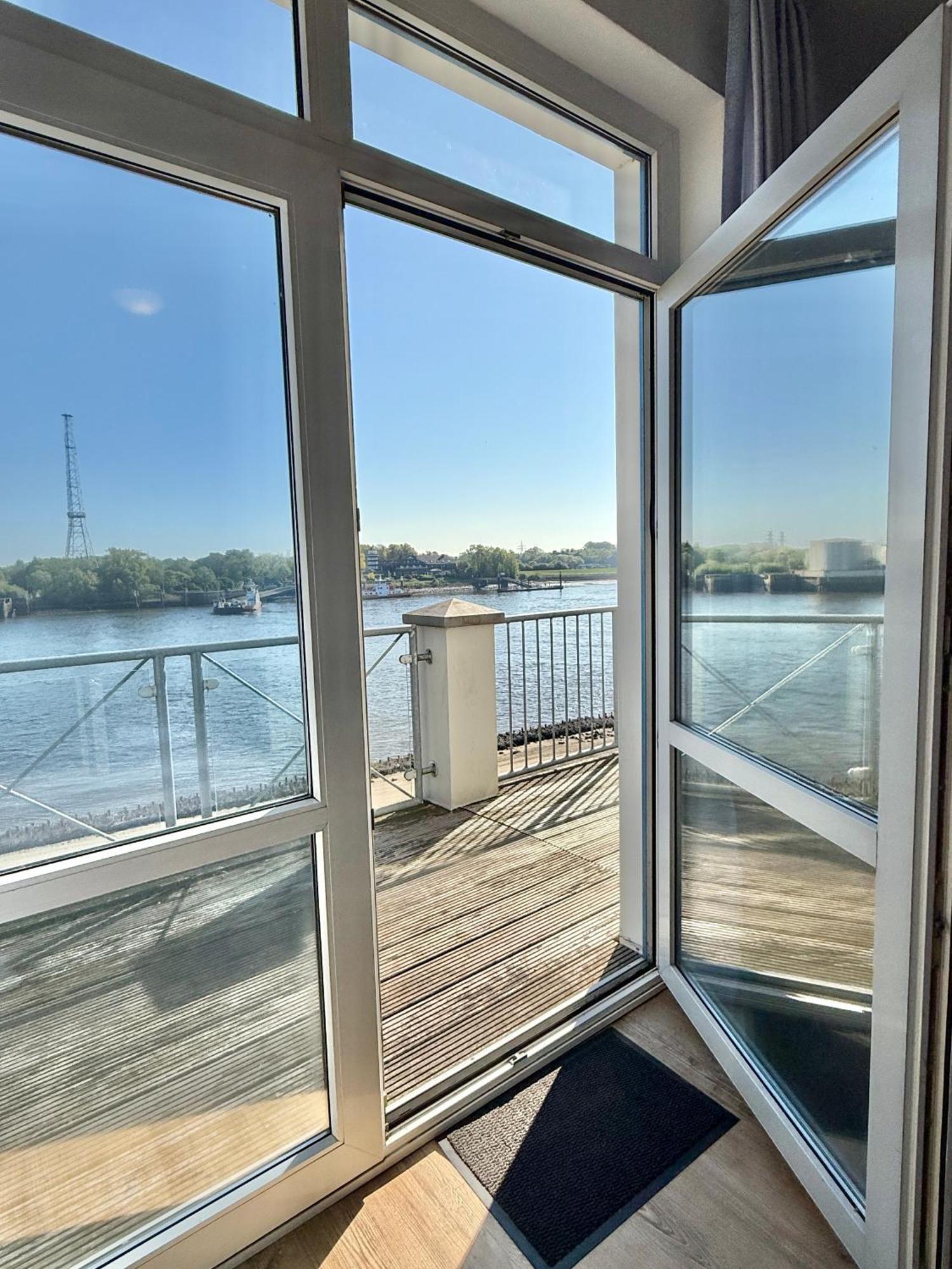 Gaestehaus Weserblick Am Weser-Sandstrand Berne Exteriör bild