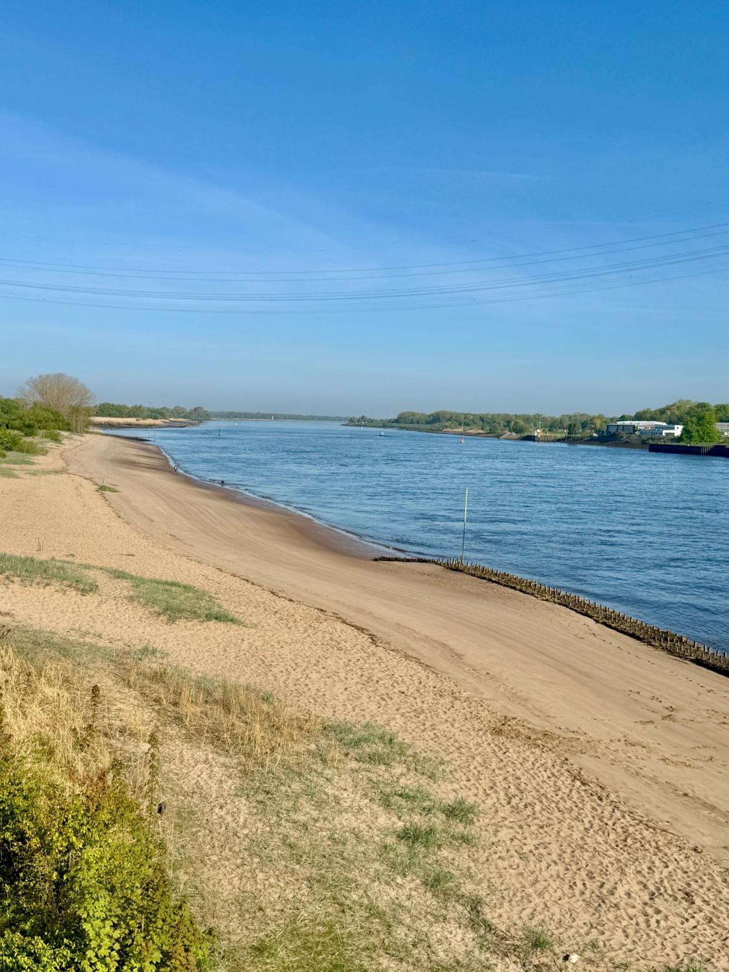 Gaestehaus Weserblick Am Weser-Sandstrand Berne Exteriör bild