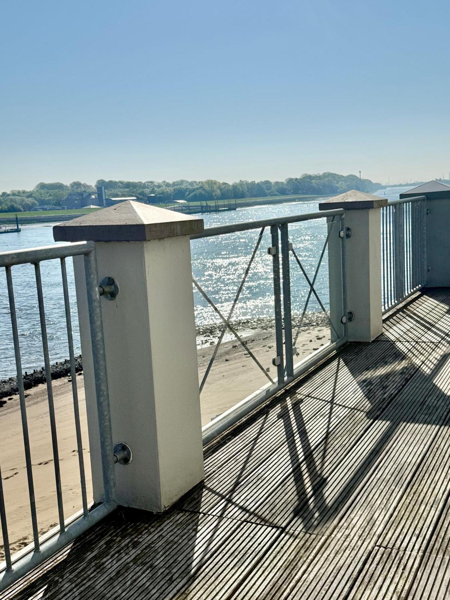 Gaestehaus Weserblick Am Weser-Sandstrand Berne Exteriör bild