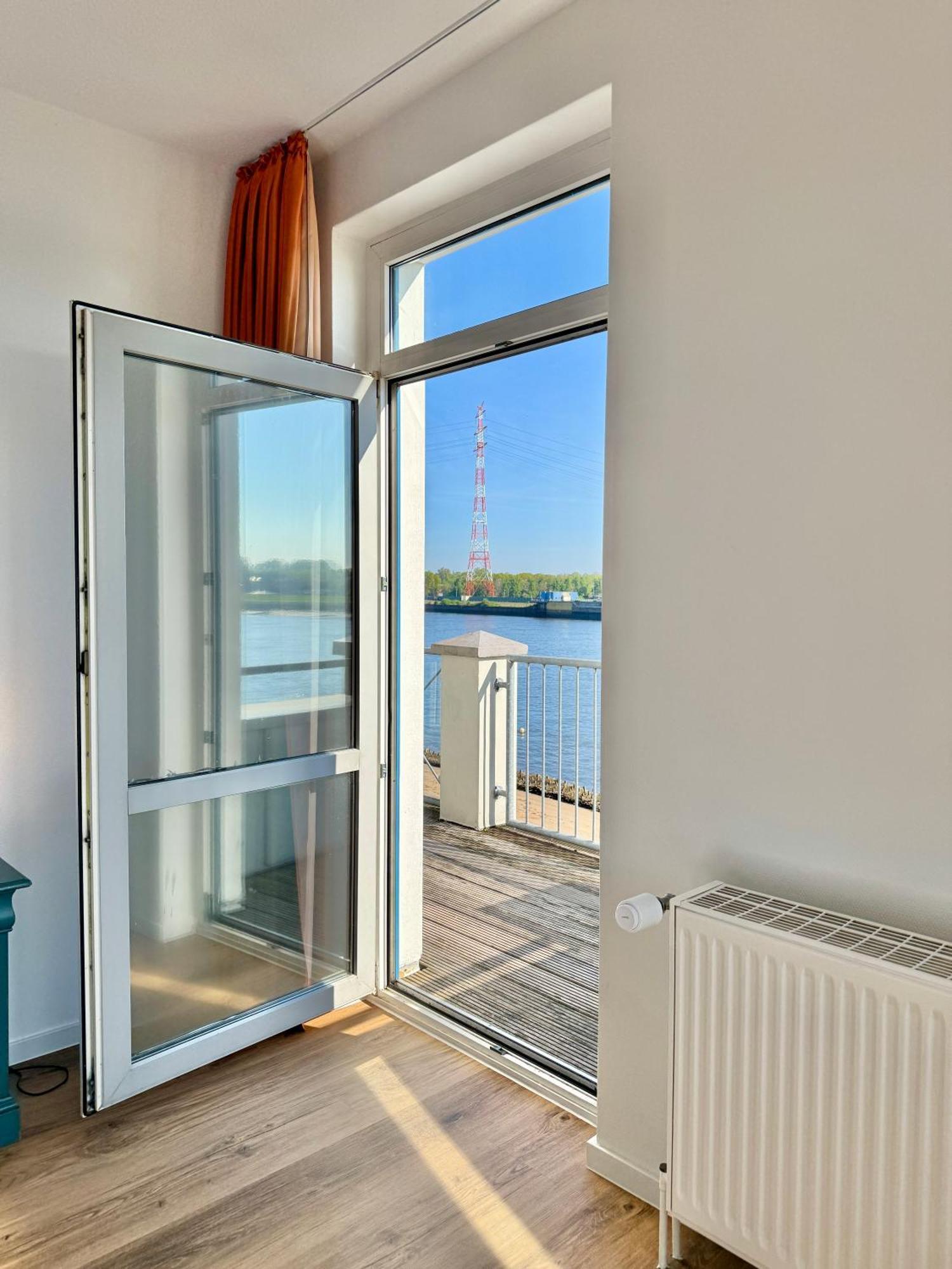 Gaestehaus Weserblick Am Weser-Sandstrand Berne Exteriör bild