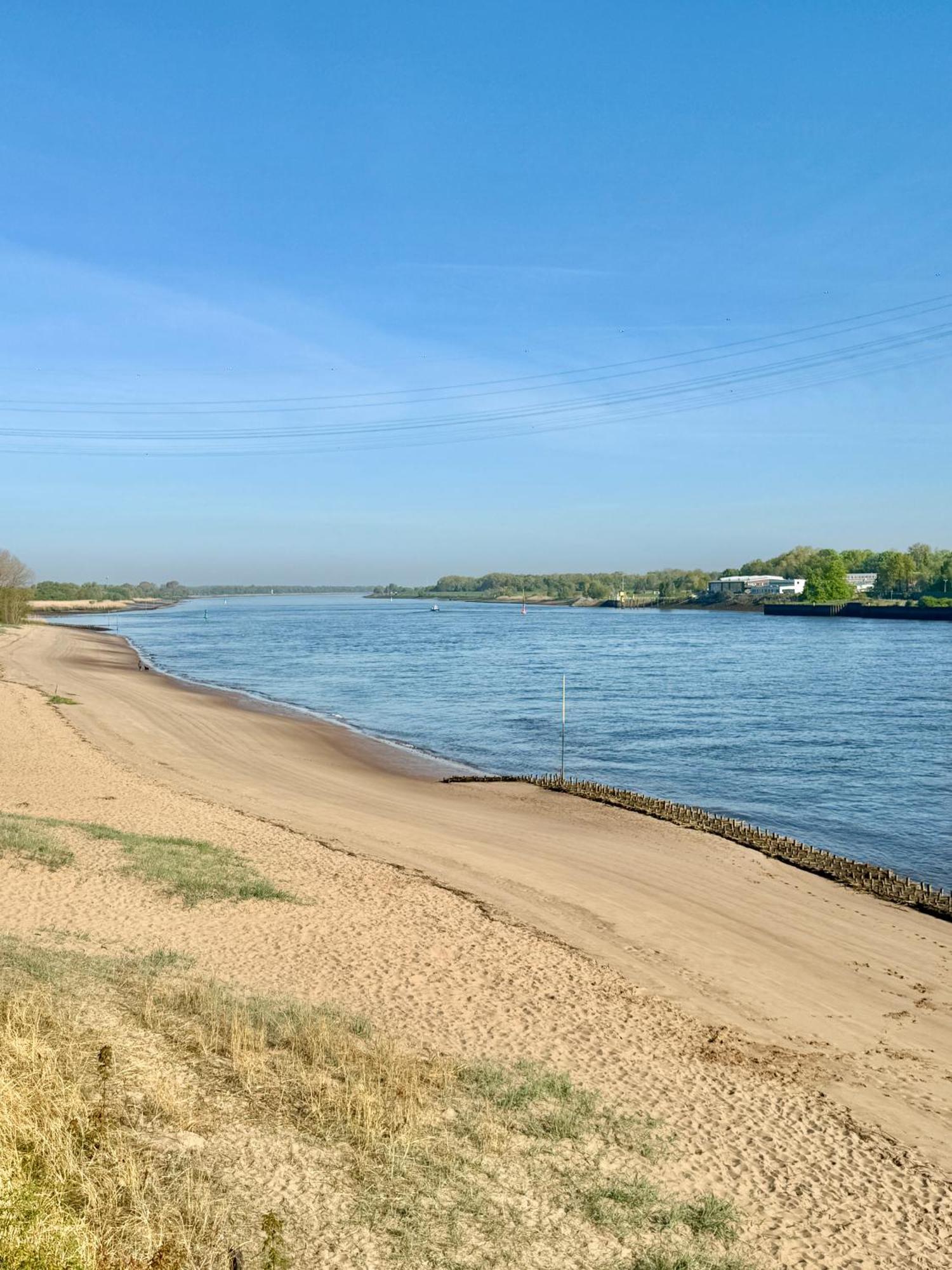 Gaestehaus Weserblick Am Weser-Sandstrand Berne Exteriör bild